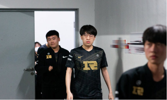 阵容过于年